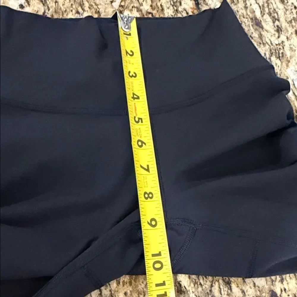 Lululemon Black Cropped Leggings Size 4 Laser Cut Hem Yoga Pants